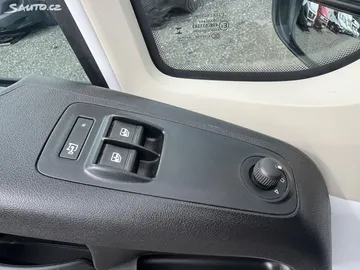 Car image 37