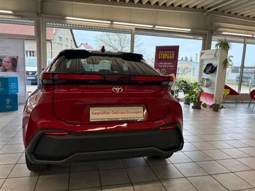 Car image 4