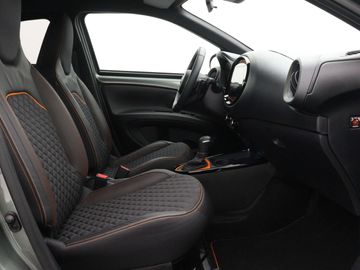 Car image 30