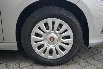 Car image 36