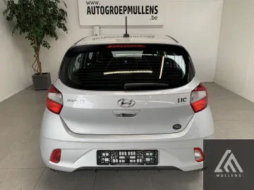 Car image 5