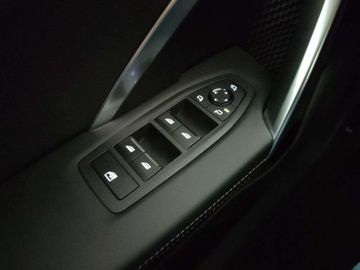 Car image 36