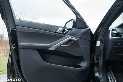 Car image 34