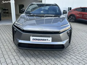 Car image 4