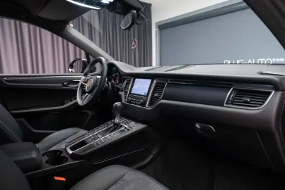 Car image 33