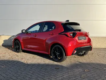 Car image 4