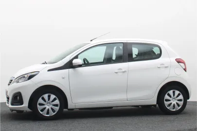 Car image 4