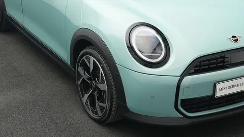 Car image 22