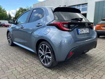 Car image 5