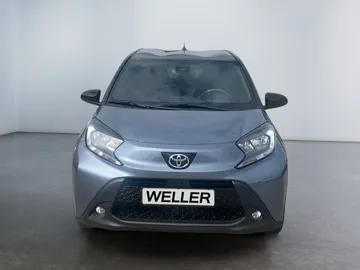 Car image 3