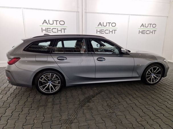 BMW 330e Touring M 215 kW image number 8