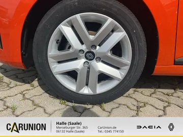 Car image 12