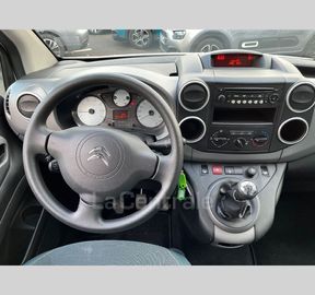 Car image 15