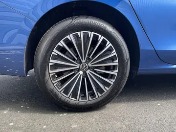 Car image 47