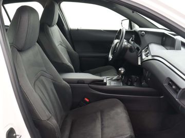 Car image 30