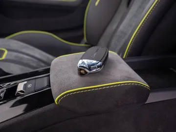 Car image 38