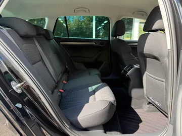Car image 34