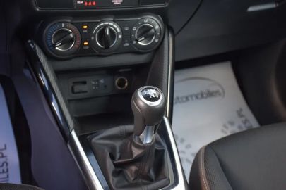 Car image 30