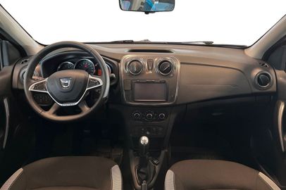 Car image 12