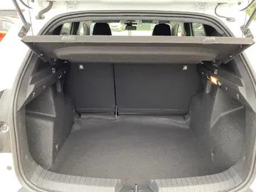 Car image 26