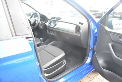 Car image 16