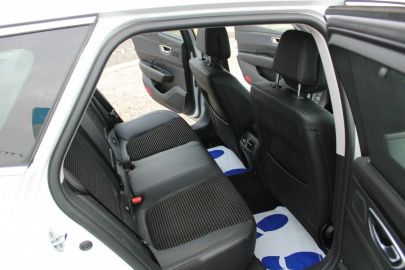 Car image 32