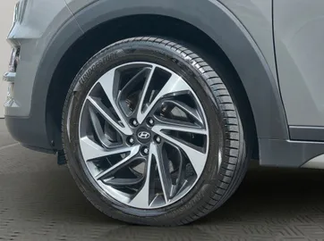 Car image 25