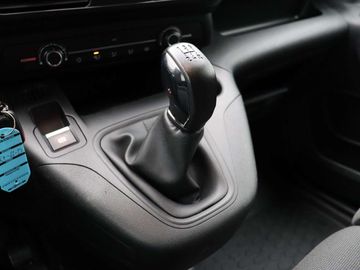 Car image 26