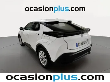 Car image 4