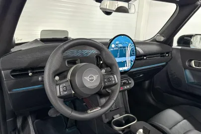 Car image 28