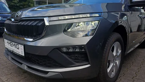 Car image 25
