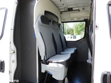 Car image 35
