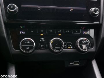 Car image 35