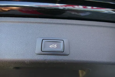 Car image 34
