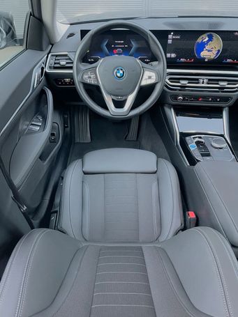 BMW i4 210 kW image number 17