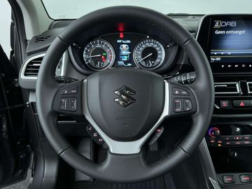 Car image 14