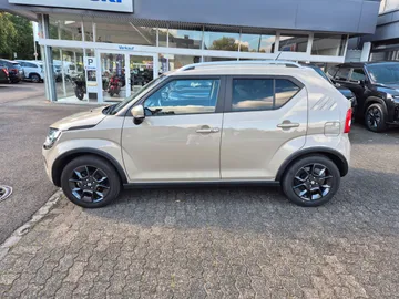 Car image 4