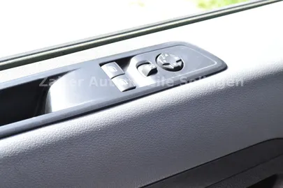 Car image 35