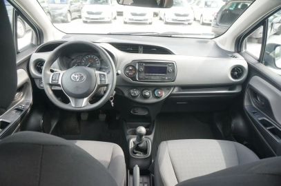 Car image 11