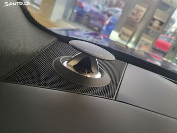 Car image 32