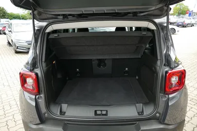 Car image 32