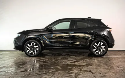 Car image 4
