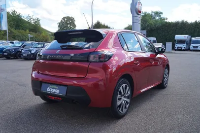 Car image 4