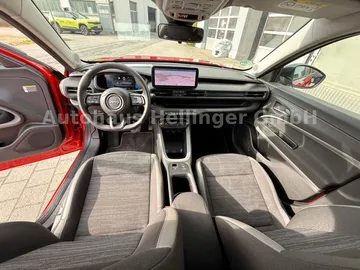 Car image 13