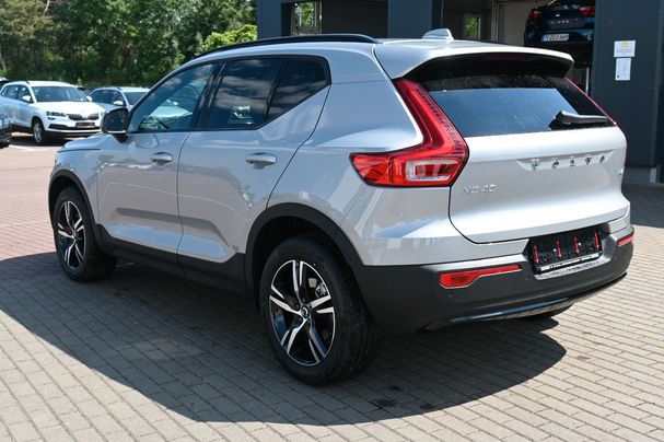 Volvo XC40 B4 Plus Dark DKG 145 kW image number 3