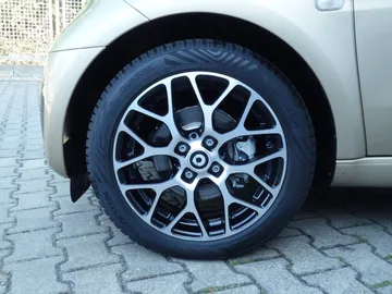Car image 23