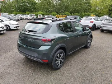 Car image 5