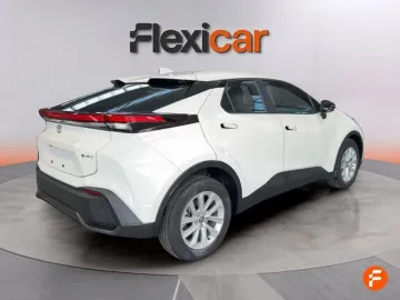 Car image 4