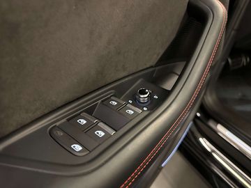 Car image 37