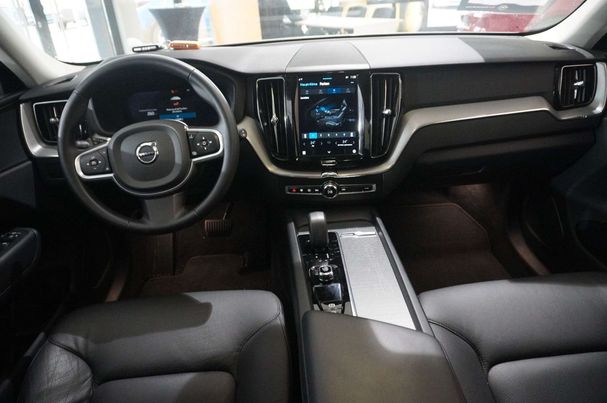 Volvo XC60 B4 Momentum 145 kW image number 25